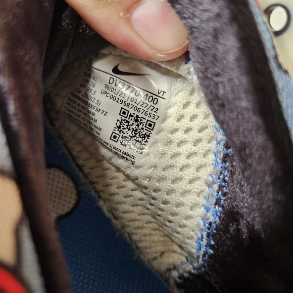 Hello Kitty Size 8w - Picture 2 of 6